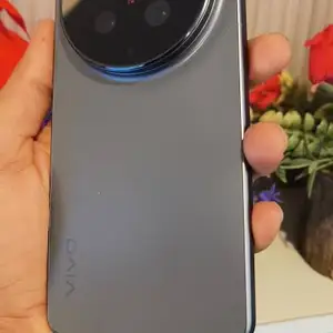 Vivo x300 ultra black with 2 cases - smartphone with best camera and battery, Larnaca — Larnaka - Harbor
