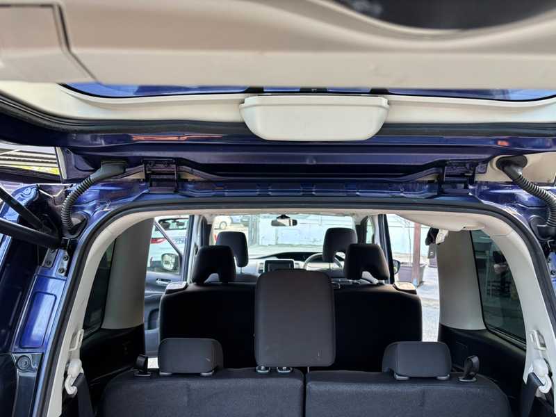 2021 Nissan Serena 2,0L 2021 Cyprus