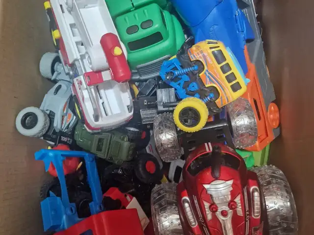 Big box of cars, Επαρχία Πάφου — Χλώρακας