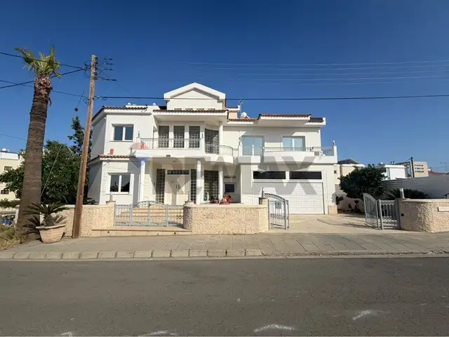 5-bedroom villa for sale, Larnaca — Larnaka - Sotiros