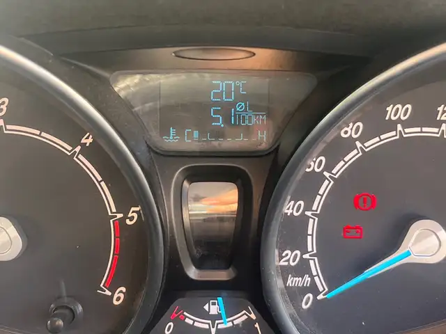 Ford Fiesta Van 1,5L 2016, Larnaca — Dromolaxia - 8