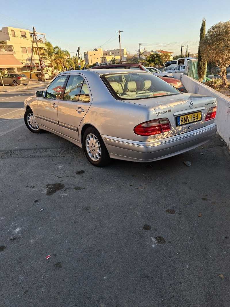 Mercedes-Benz E-Class 0,7L 2004