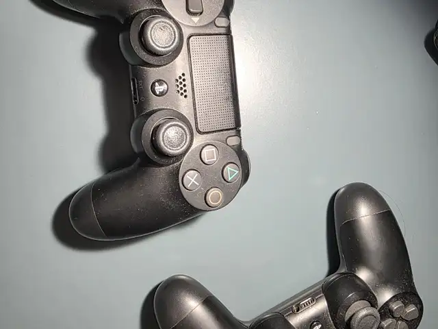 2 ps4 controllers, Επαρχία Λεμεσού — Γερμασόγεια