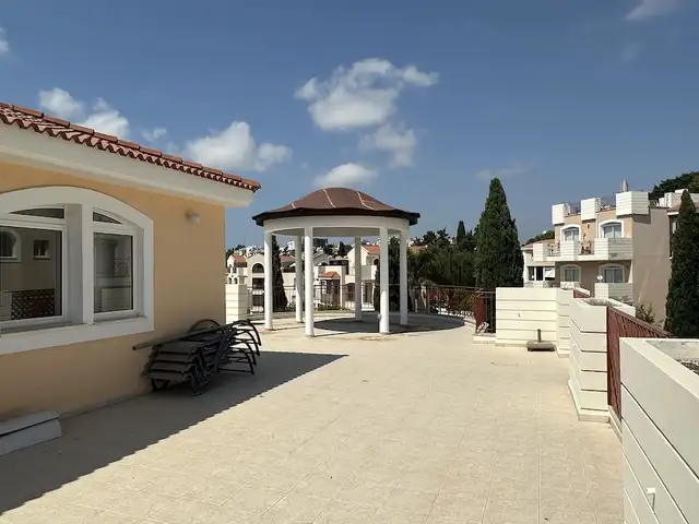 3-bedroom penthouse for sale, Paphos — Paphos - Universal