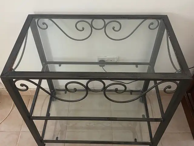 Vintage iron and glass shelves, Επαρχία Πάφου — Τρεμιθούσα