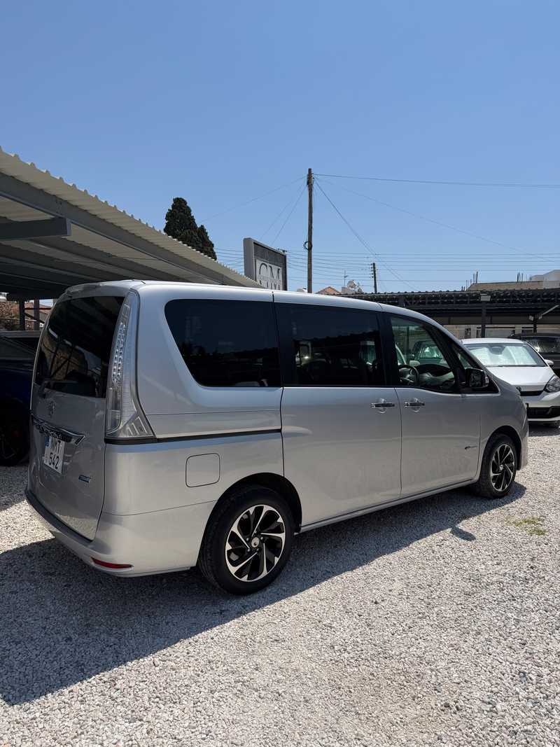 2015 Nissan Serena 2,0L 2015 Cyprus