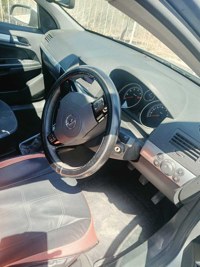 2009 Opel, Vauxhall Astra 1,4L 2009 Cyprus