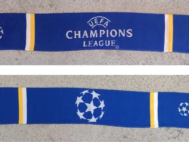 ΑΠΟΕΛ APOEL champions League official knitted scarf., Nicosia — Nicosia - Faneromeni