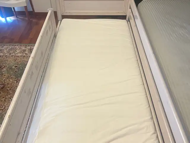Childrens bed, Nicosia — Aglantzia
