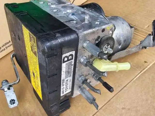 Toyota prius 2nd gen abs module two, Limassol — Ypsonas
