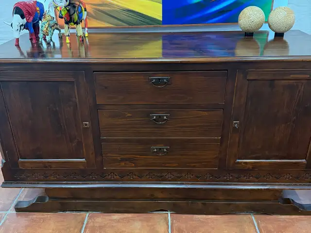 Solid wood rustic buffet cabinet in excellent condition over 130 years old, Επαρχία Λευκωσίας — Αγλαντζιά