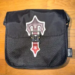 Trapstar irongate t crossbody bag black/red, Nicosia — Nicosia - Ag. Antonios