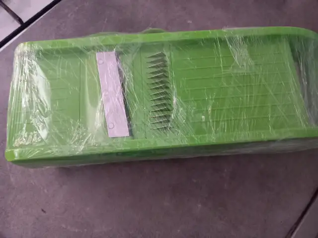 Green plastic multifunctional cutter, Επαρχία Λεμεσού — Λεμεσός - Αγία Ζώνη