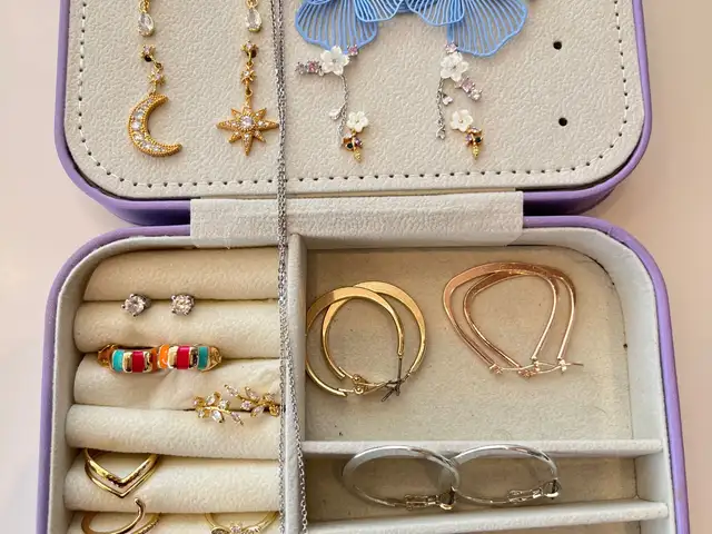 Earrings, rings, Paphos — Paphos - Universal