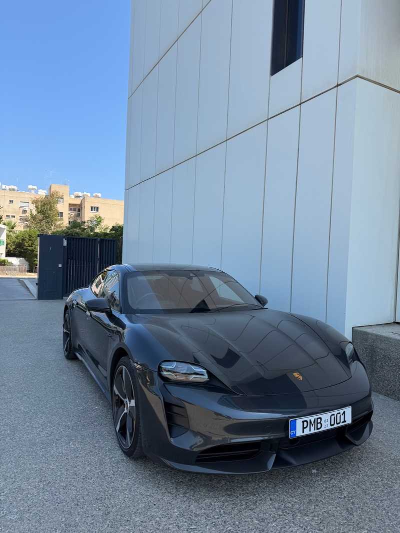 Porsche Taycan Electric 2023