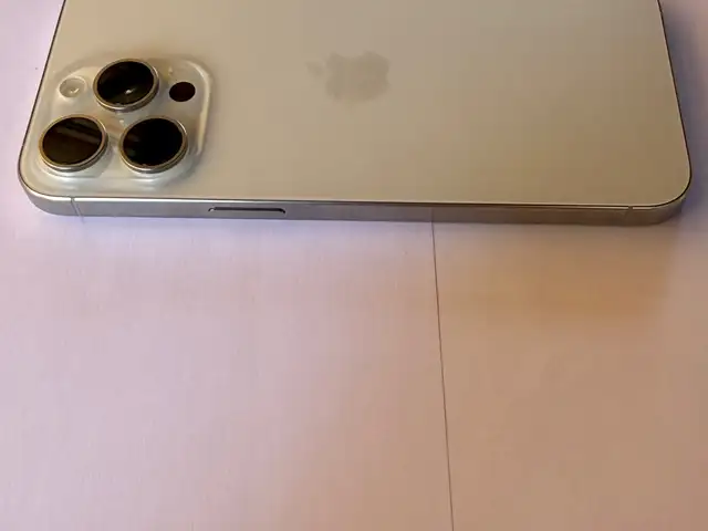 Iphone 15 pro max, Επαρχία Λάρνακας — Λάρνακα - Αρχ Μακάριος ΙΙΙ