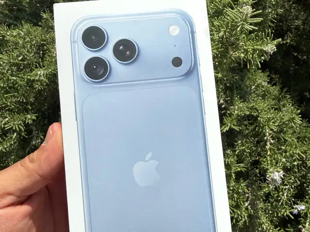 Iphone 18pro max 256gb glacier brand new sealed box with warranty, Larnaca — Aradippou - Apostolos Loukas