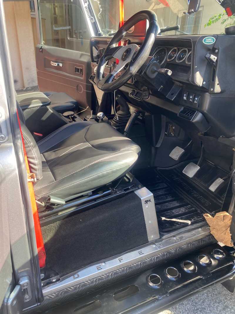 2004 Land Rover Defender 2,5L 2004 Cyprus