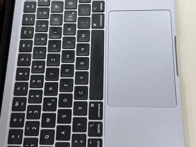 Apple macbook air m3 13 inch 2024 8gb ram, Επαρχία Πάφου — Τάφοι των Βασιλέων
