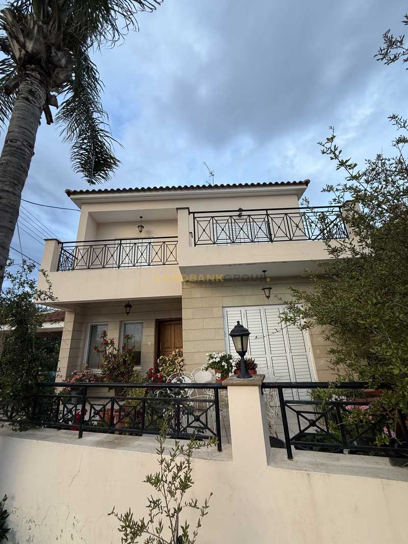 4-bedroom detached house for sale