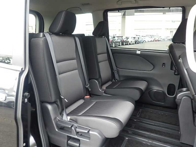 2022 Nissan Serena 2,0L 2022 Cyprus