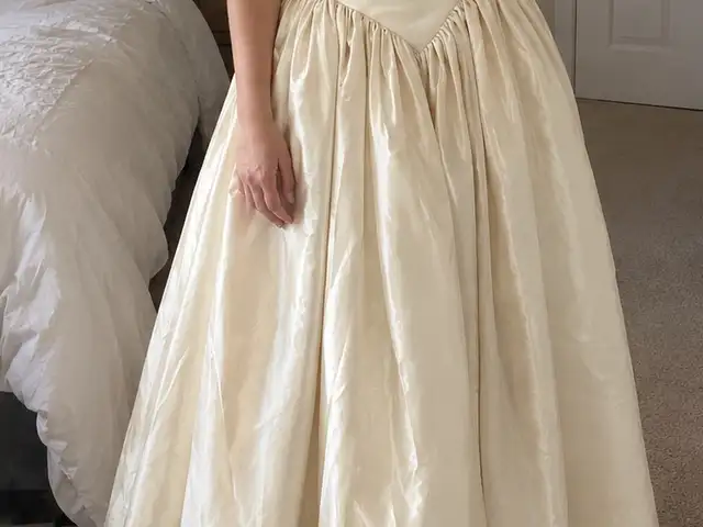 Unused xs wedding dress hand tailored gorgeous ivory νυφικό καινούργιο, Limassol — Germasogeia