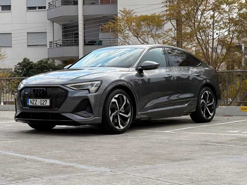 Audi e-tron Electric 2021