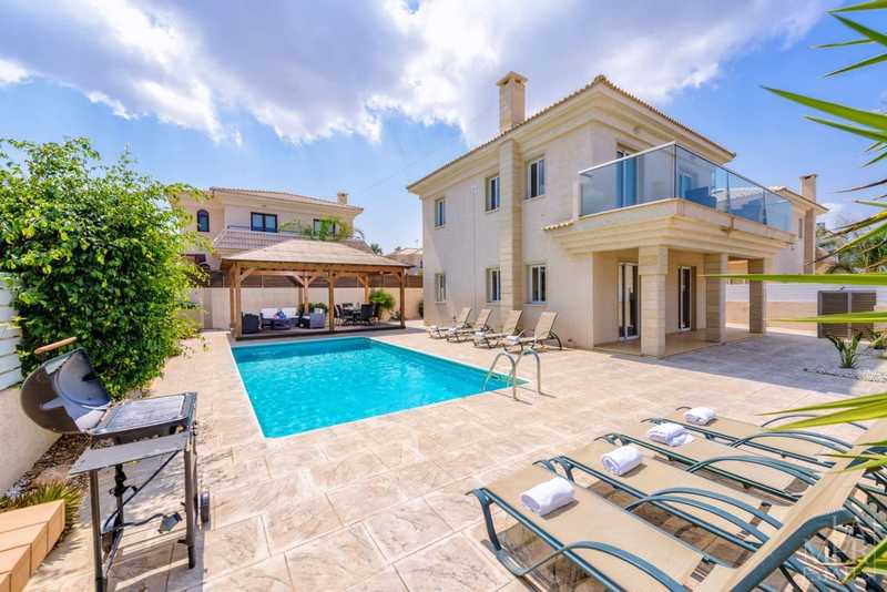 4-bedroom villa for sale