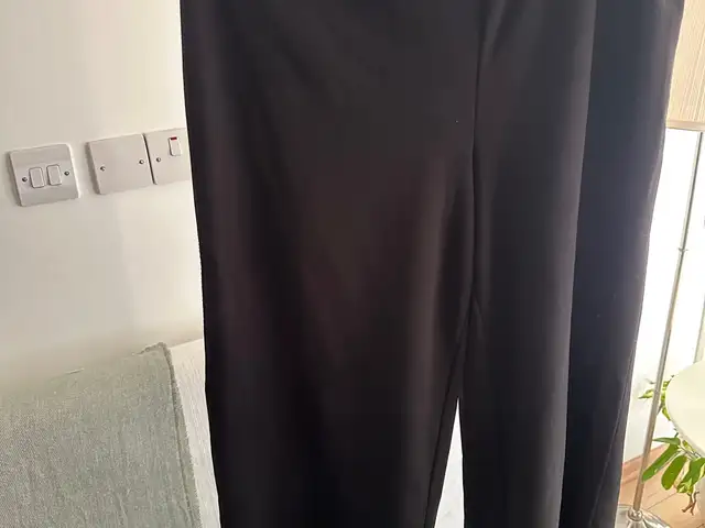Black pants, Nicosia — Aglantzia