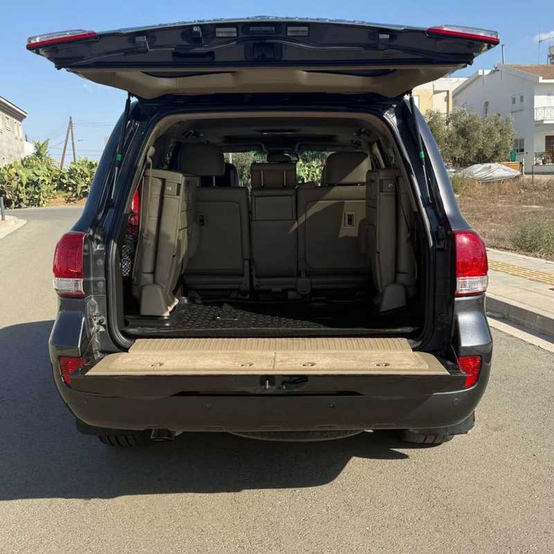 2011 Toyota Land Cruiser Prado 4,8L 2011 Cyprus