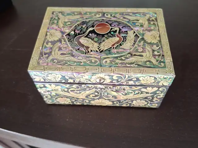 mother-of-pearl box with a mirror, Επαρχία Λεμεσού — Λεμεσός - Νεάπολη