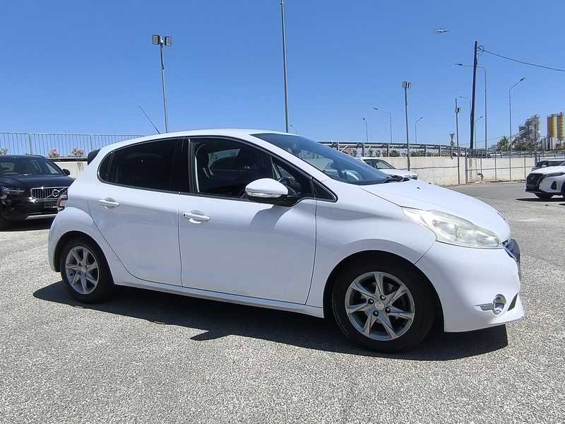 2015 Peugeot 208 1,4L 2015 Cyprus