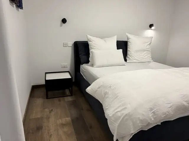 King size bed from living, Επαρχία Λάρνακας — Πύλα