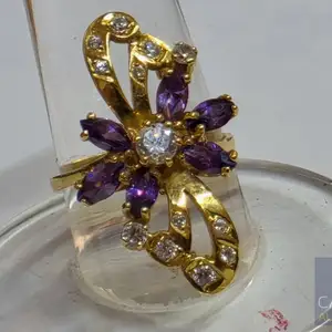 18ct gold floral cluster ring with marquise and round cut stones, Limassol — Ypsonas