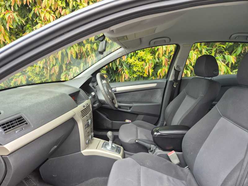 2009 Opel, Vauxhall Astra 1,6L 2009 Cyprus