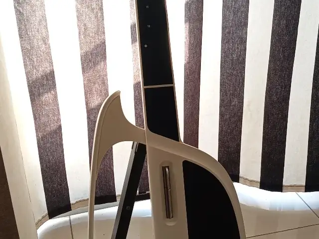 LiberLive C1 Stringless Guitar, Larnaca — Larnaka - Finikoudes