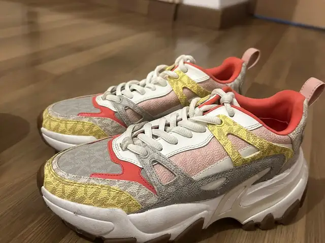 Michael kors sneakers, Limassol — Ypsonas