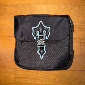 Trapstar irongate t crossbody bag black/blue, Nicosia — Nicosia - Ag. Antonios