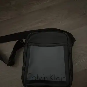 Calvin klein bag, Επαρχία Λάρνακας — Λάρνακα - Μακένζυ