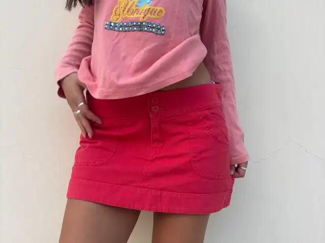 Red vintage mini skirt, Larnaca — Aradippou - Agios Fanourios