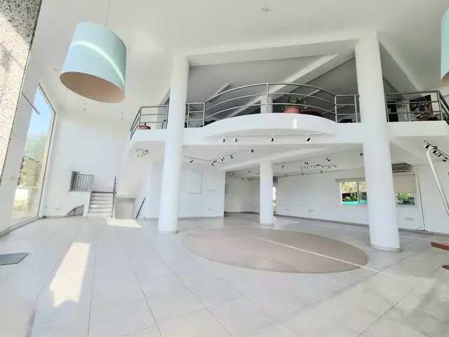 Showroom 175 sq.m + 85 mezzanine, Nicosia — Strovolos - Chryseleousa