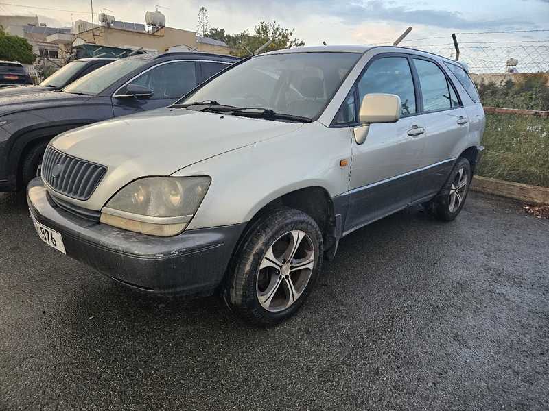 2002 Toyota Harrier 2,2L 2002 Cyprus
