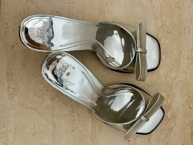 Zara women sandals in metallic silver, Επαρχία Πάφου — Άγιος Γεώργιος