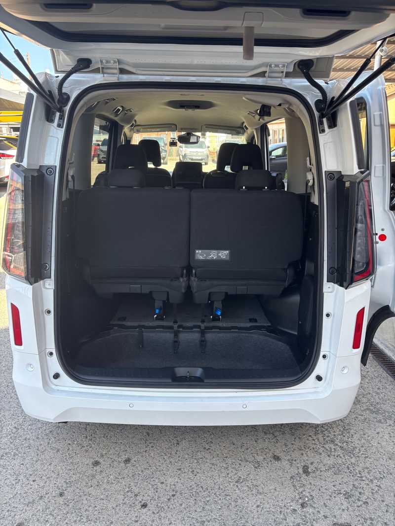 2023 Nissan Serena 2,0L 2023 Cyprus