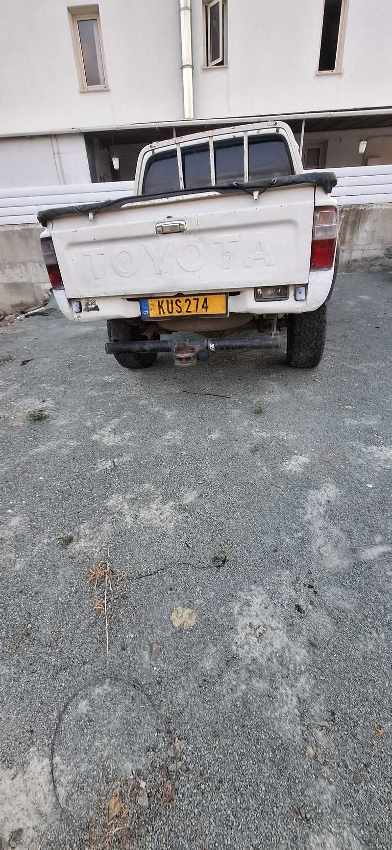 2000 Toyota Hilux 2,4L 2000 Cyprus