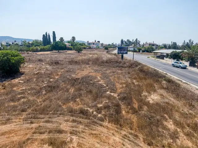 (Share) Commercial Field 5003 m², Paphos — Empa