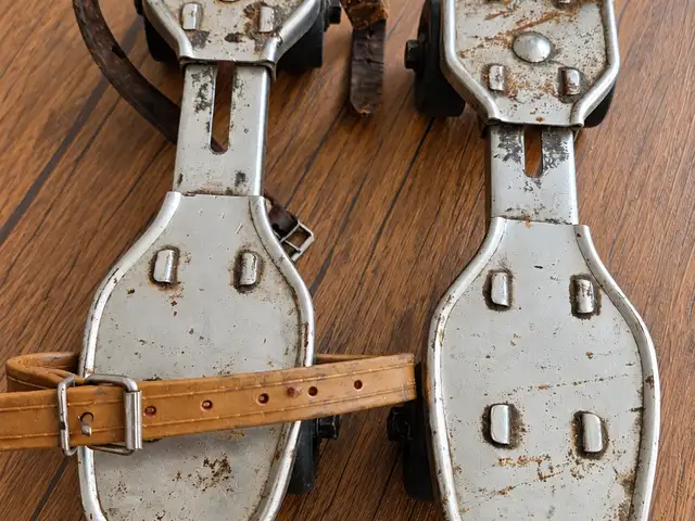 Vintage adjustable metal roller skates-leather straps-retro collectible, Επαρχία Λευκωσίας — Λακατάμεια - Αγία Παρασκευή