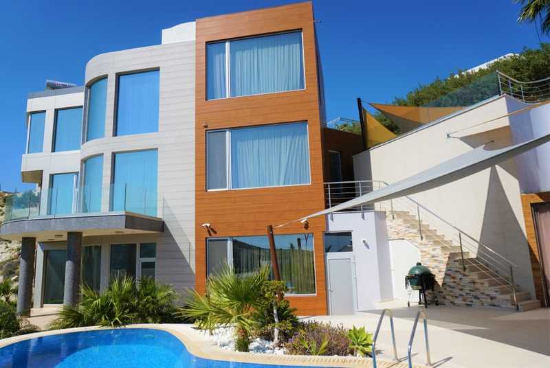 5-bedroom villa for sale