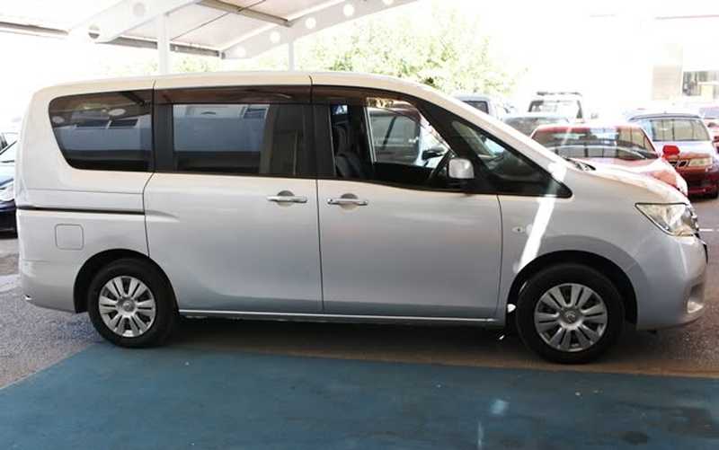 2011 Nissan Serena 2,0L 2011 Cyprus