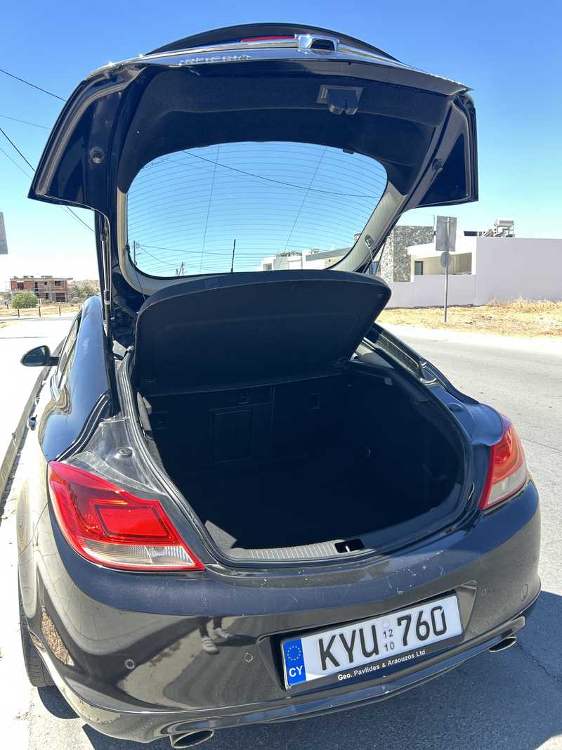 2010 Opel, Vauxhall Insignia 2,0L 2010 Cyprus